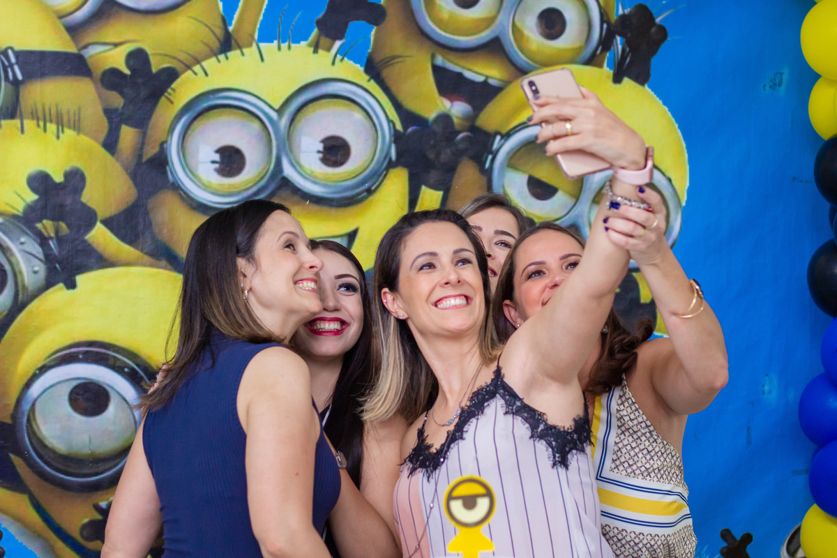 Aniversário Gabriel minions decoração infantil festa aniversário biscoito buffet infantil bauru selfie fotografia de família