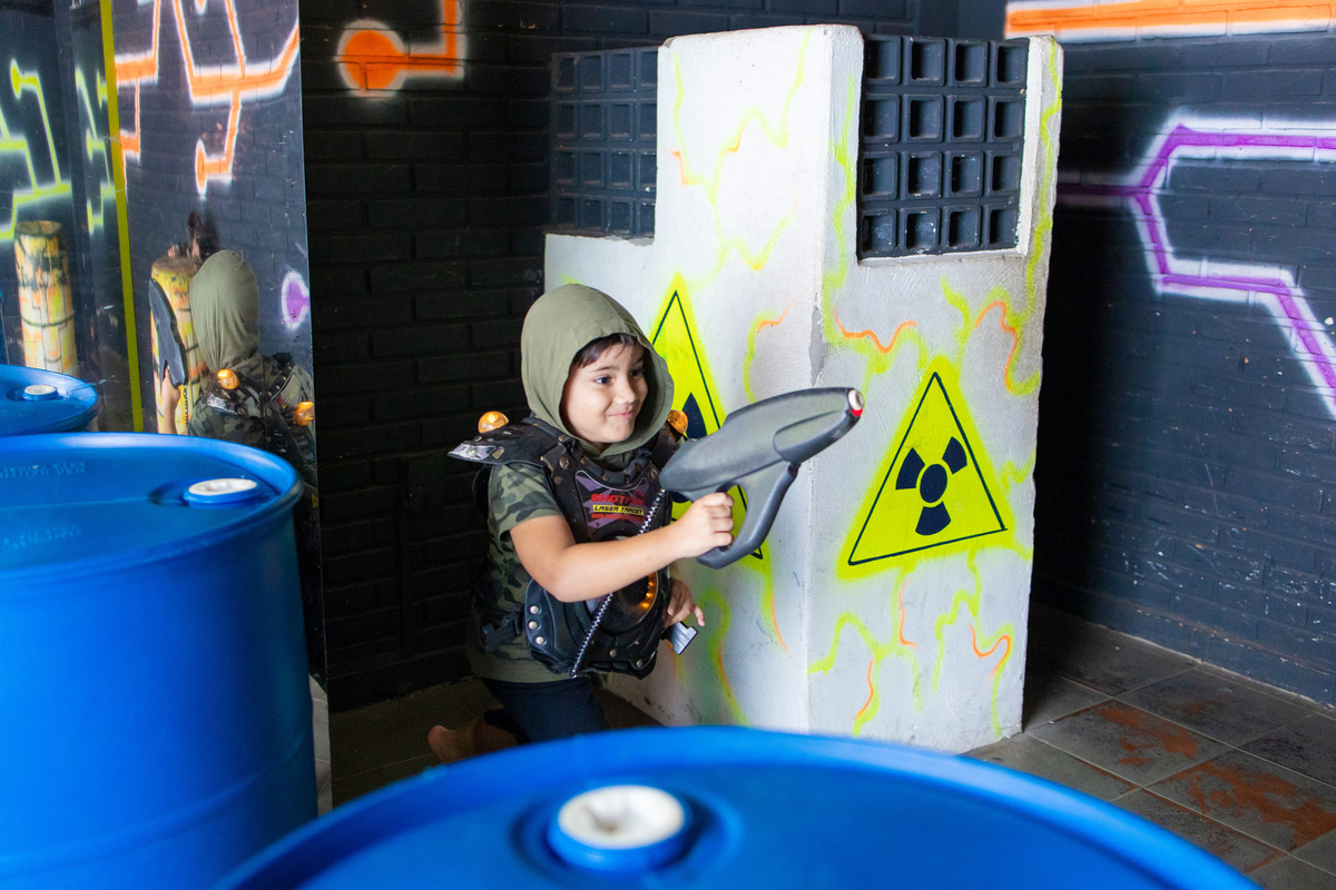 festa mickey disney bauru fotografia infantil fotografia de familia aniversário infantil decoração decor space fun laser tag kids