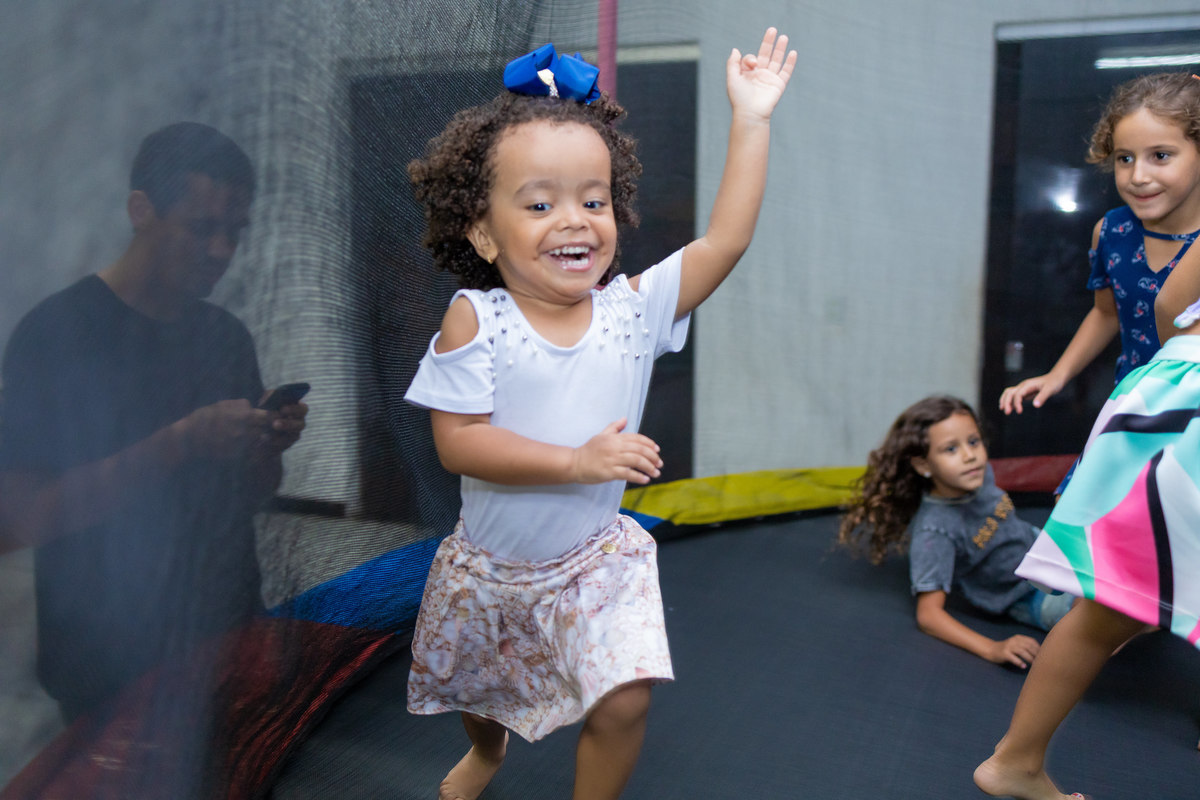 aniversário-3-anos-bauru-olivia sereia festa infantil decoração laços para meninas  pula pula corre corre brinquedo festa