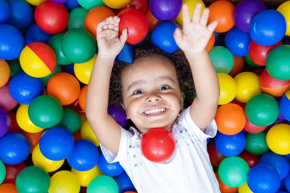 aniversário-3-anos-bauru-olivia sereia festa infantil decoração laços para meninas  brinquedo piscina de bolinha para festa infantil