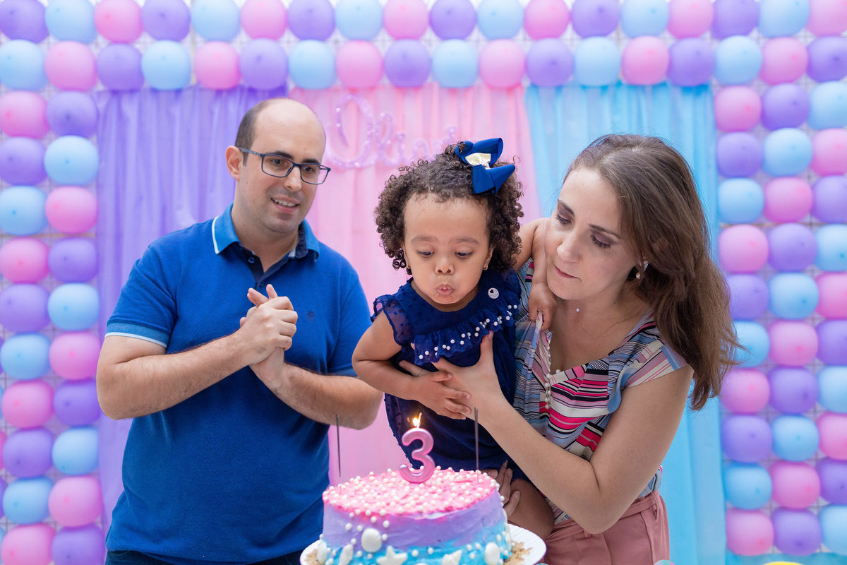 aniversário-3-anos-bauru-olivia sereia festa infantil decoração laços para meninas  hora de assoprar a velinha