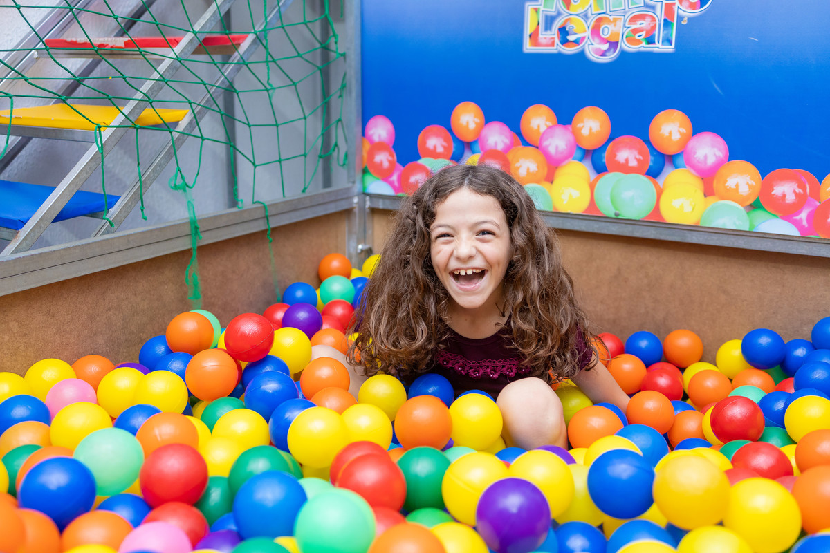 aniversário-3-anos-bauru-olivia sereia festa infantil decoração laços para meninas  brinquedos para festa infantil piscina de bolinha sorriso