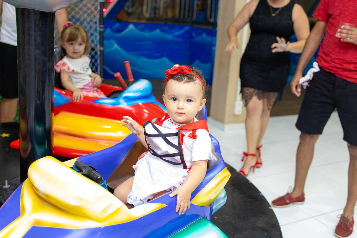 aniversário chapéuzinho vermelho, bauru, festa infantil, buffet infantil, buffet infantil em bauru, buffet kolorê, decoração aniversário infantil, piscina de bolinhas, brinquedo para aniversário infantil, gira gira foguetinho