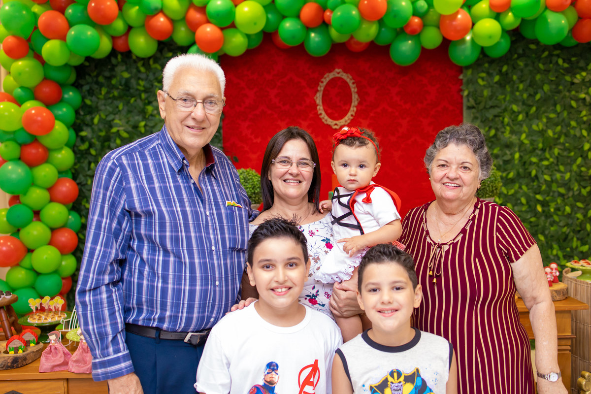 aniversário chapéuzinho vermelho, bauru, festa infantil, buffet infantil, buffet infantil em bauru, buffet kolorê, decoração aniversário infantil, piscina de bolinhas, brinquedo para aniversário infantil, fotografia de família