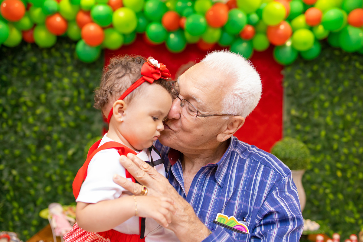 aniversário chapéuzinho vermelho, bauru, festa infantil, buffet infantil, buffet infantil em bauru, buffet kolorê, decoração aniversário infantil, piscina de bolinhas, brinquedo para aniversário infantil, fotografia de família, avo