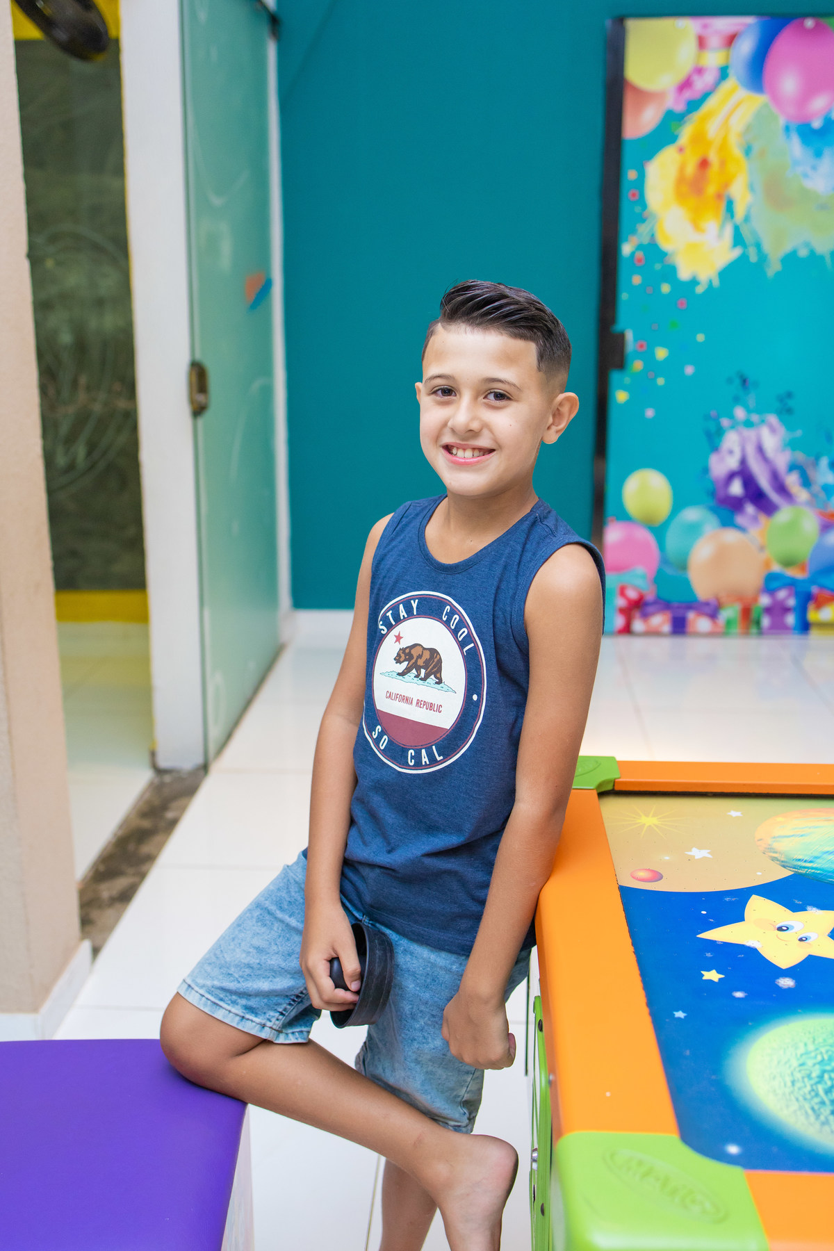 aniversário chapéuzinho vermelho, bauru, festa infantil, buffet infantil, buffet infantil em bauru, buffet kolorê, decoração aniversário infantil, piscina de bolinhas, fotografia menino pose