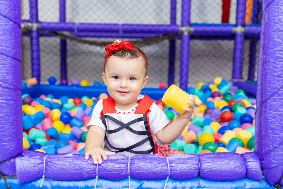 aniversário chapéuzinho vermelho, bauru, festa infantil, buffet infantil, buffet infantil em bauru, buffet kolorê, decoração aniversário infantil, piscina de bolinhas, brinquedo para aniversário infantil 