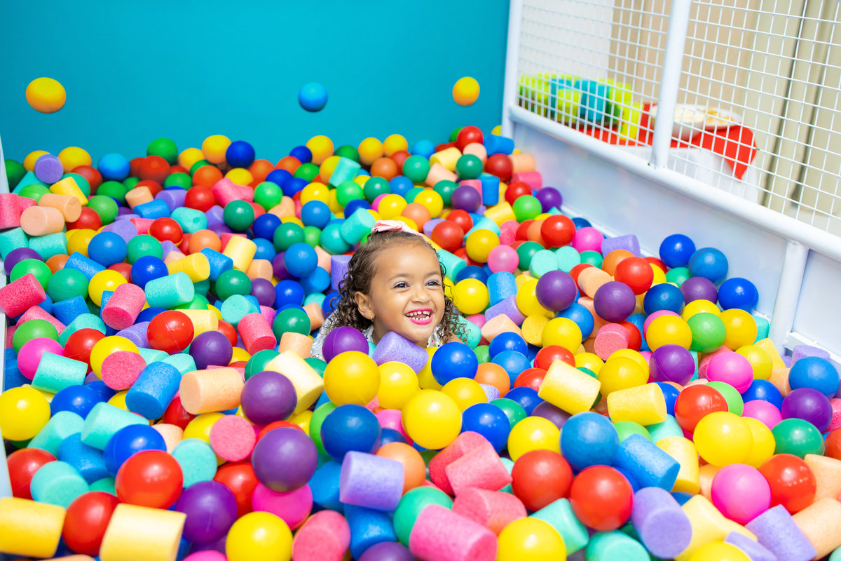 aniversário chapéuzinho vermelho, bauru, festa infantil, buffet infantil, buffet infantil em bauru, buffet kolorê, decoração aniversário infantil, piscina de bolinhas, brinquedo para aniversário infantil, piscina de bolinhas e tombo legal