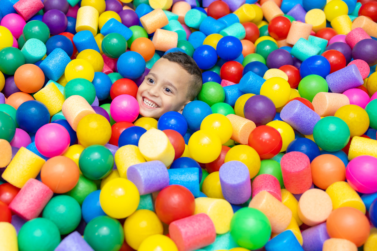 aniversário chapéuzinho vermelho, bauru, festa infantil, buffet infantil, buffet infantil em bauru, buffet kolorê, decoração aniversário infantil, piscina de bolinhas, brinquedo para aniversário infantil, tombo legal e piscina de bolinha