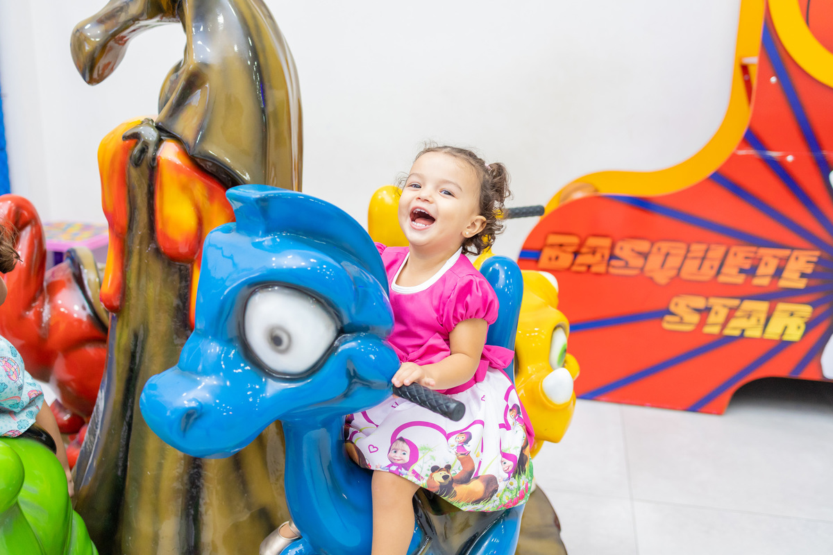 aniversário infantil, painel led, buffet pipoca, buffet infantil em bauru, aniversário infantil em bauru, decoração infantil, decoração masha e o urso, fotografo em bauru, bebe sorrindo brincando