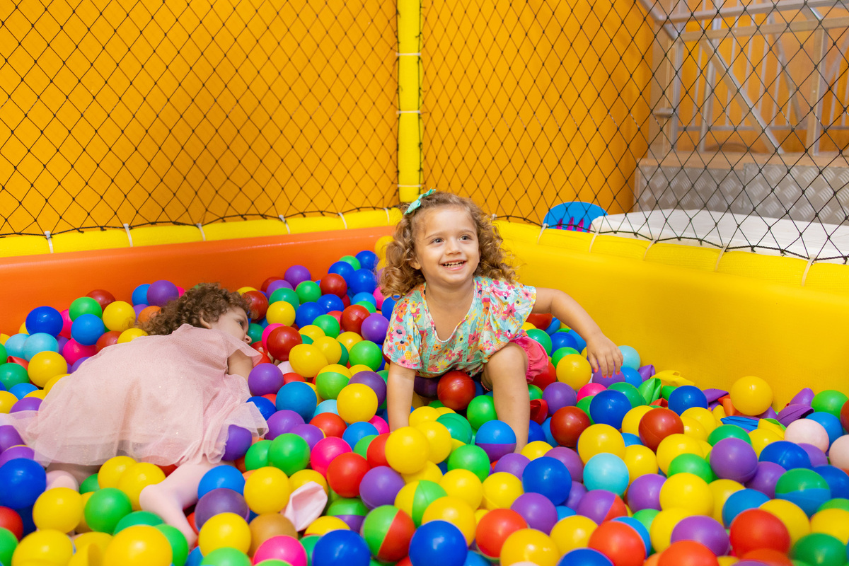 aniversário infantl, buffet em bauru, buffet infantil em bauru, festa infantil decoração para festa infantil, fotografia de família, fotografia espontanea, piscina de bolinhas para crianças