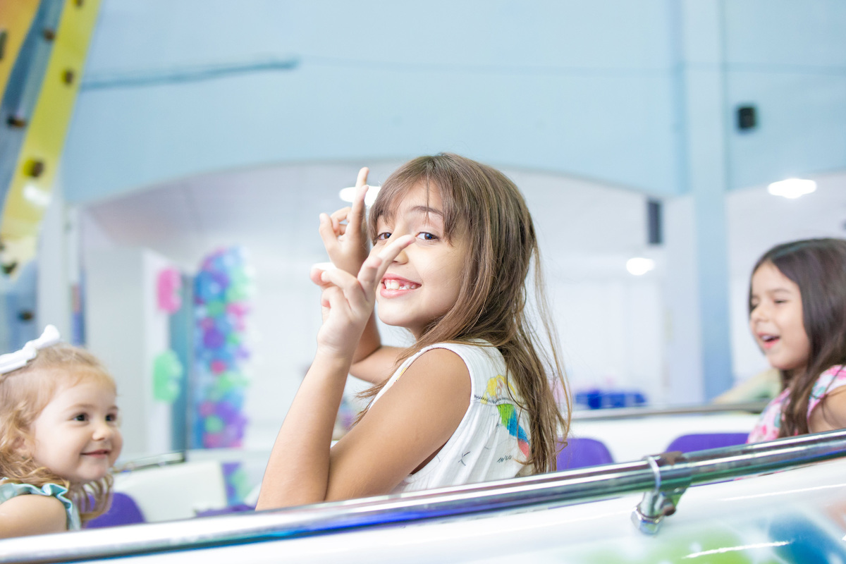 infantil, fotografia de família, festa infantil, buffet infantil, decoração para aniversário infantil, doces personalizados, fotografo em bauru, buffet biscoito e cia, pose para foto, paz e amor