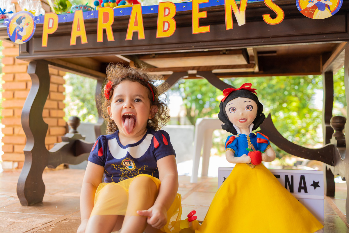 aniversário infantil em bauru, aniversário infantil, festa de criança, aniversário em casa, decoração para aniversário infantil, buffet infantil em bauru, fotografia espontanea, fotografia infantil em bauru, fantasia branca de neve 