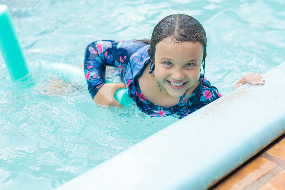 aniversário infantil em bauru, aniversário infantil, festa de criança, aniversário em casa, decoração para aniversário infantil, buffet infantil em bauru, fotografia espontanea, fotografia infantil em bauru, brincando na piscina
