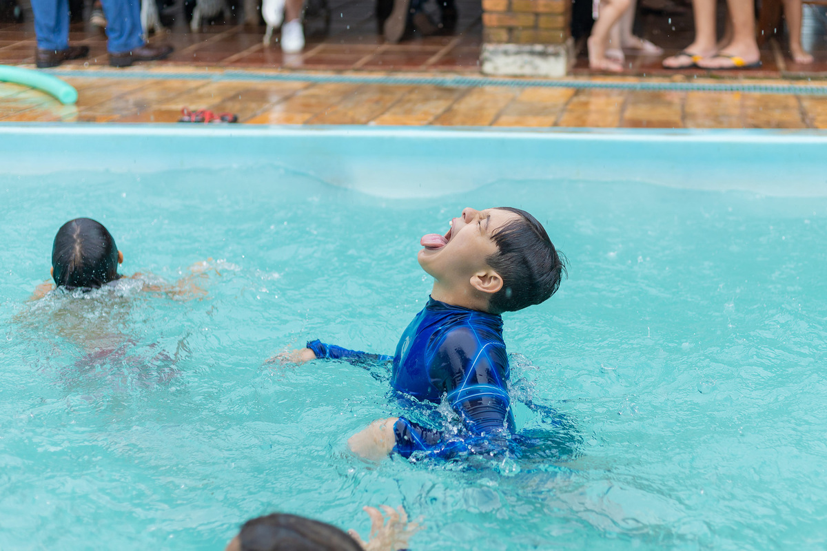 aniversário infantil em bauru, aniversário infantil, festa de criança, aniversário em casa, decoração para aniversário infantil, buffet infantil em bauru, fotografia espontanea, fotografia infantil em bauru, piscina brincando