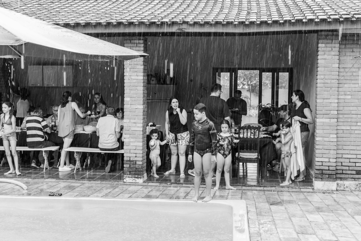 aniversário infantil em bauru, aniversário infantil, festa de criança, aniversário em casa, decoração para aniversário infantil, buffet infantil em bauru, fotografia espontanea, fotografia infantil em bauru, brincando na chuva