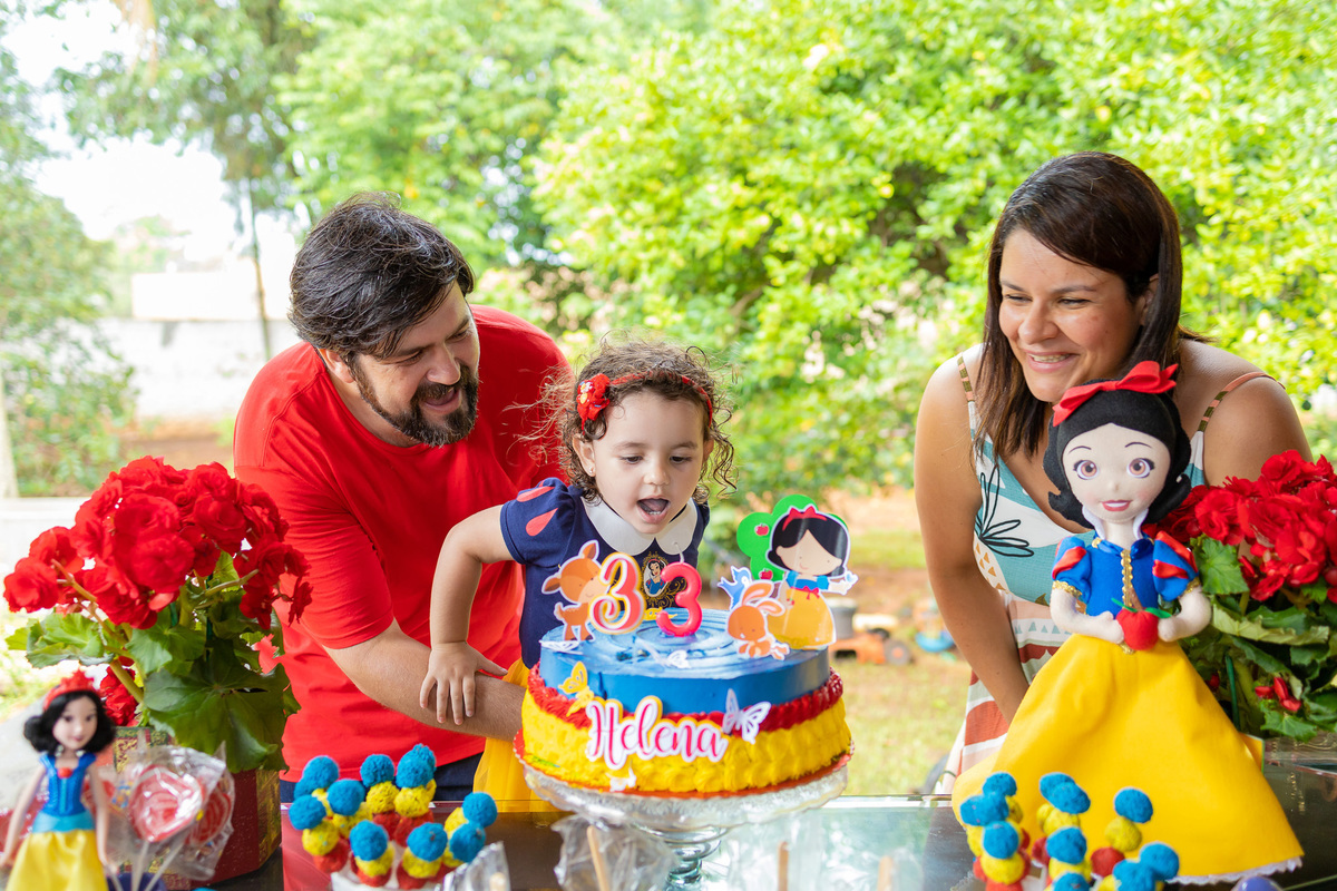 aniversário infantil em bauru, aniversário infantil, festa de criança, aniversário em casa, decoração para aniversário infantil, buffet infantil em bauru, fotografia espontanea, fotografia infantil em bauru, assoprando a vela, vela personalizada