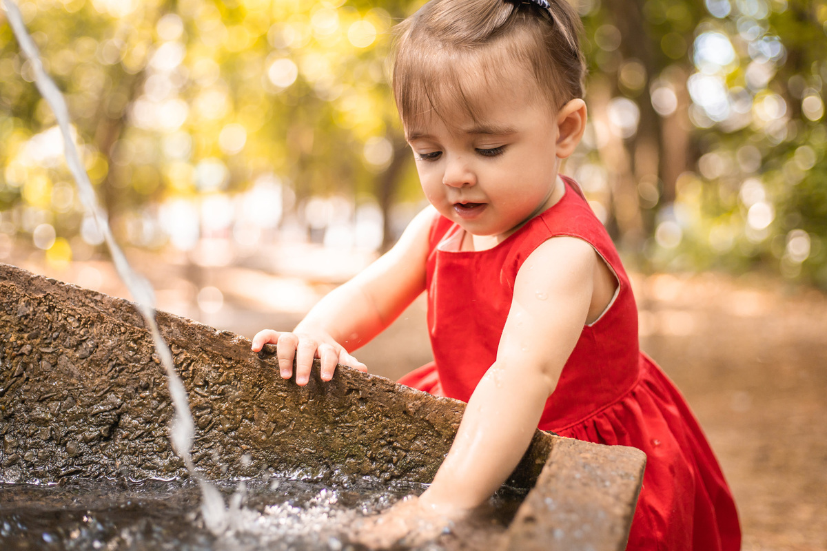 ensaio lifestyle, ensaio em bauru, fotografia em bauru, fotografia lifestyle, fotografia de família, bosque da comunidade bauru, fotografo em bauru, brincando com agua