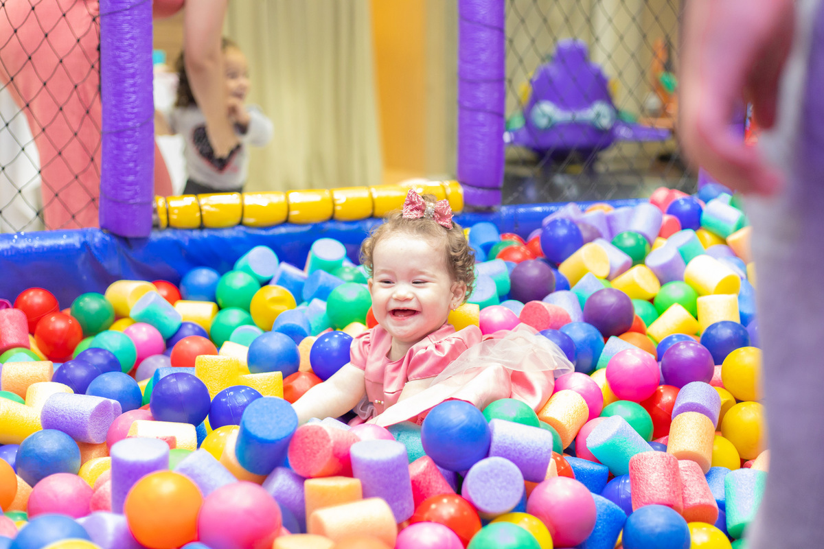 Buffet kolore, buffet infantil em bauru, aniversário infantil em bauru, decoração para aniversário infantil, festa infantil em bauru, decoração jardim encantado, fotografia de família, fotografo lifestyle, piscina de bolinhas
