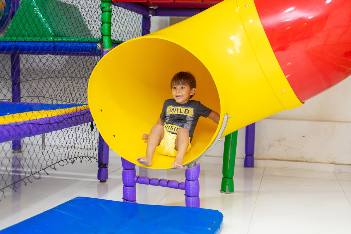 Buffet kolore, buffet infantil em bauru, aniversário infantil em bauru, decoração para aniversário infantil, festa infantil em bauru, decoração jardim encantado, fotografia de família, fotografo lifestyle, escorregador para criança