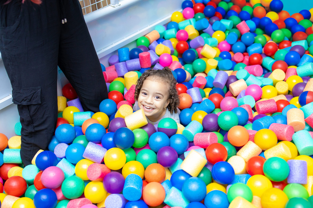 Buffet kolore, buffet infantil em bauru, aniversário infantil em bauru, decoração para aniversário infantil, festa infantil em bauru, decoração jardim encantado, fotografia de família, fotografo lifestyle, brinquedo para festa infantil