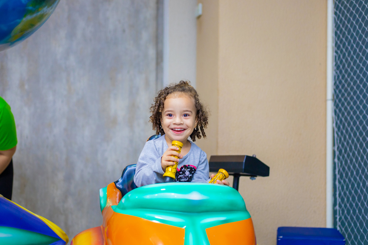 Buffet kolore, buffet infantil em bauru, aniversário infantil em bauru, decoração para aniversário infantil, festa infantil em bauru, decoração jardim encantado, fotografia de família, fotografo lifestyle, gira gira, foguetinho