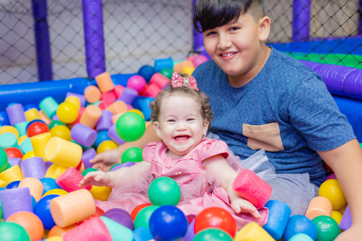 Buffet kolore, buffet infantil em bauru, aniversário infantil em bauru, decoração para aniversário infantil, festa infantil em bauru, decoração jardim encantado, fotografia de família, fotografo lifestyle, piscina de bolinhas alegria