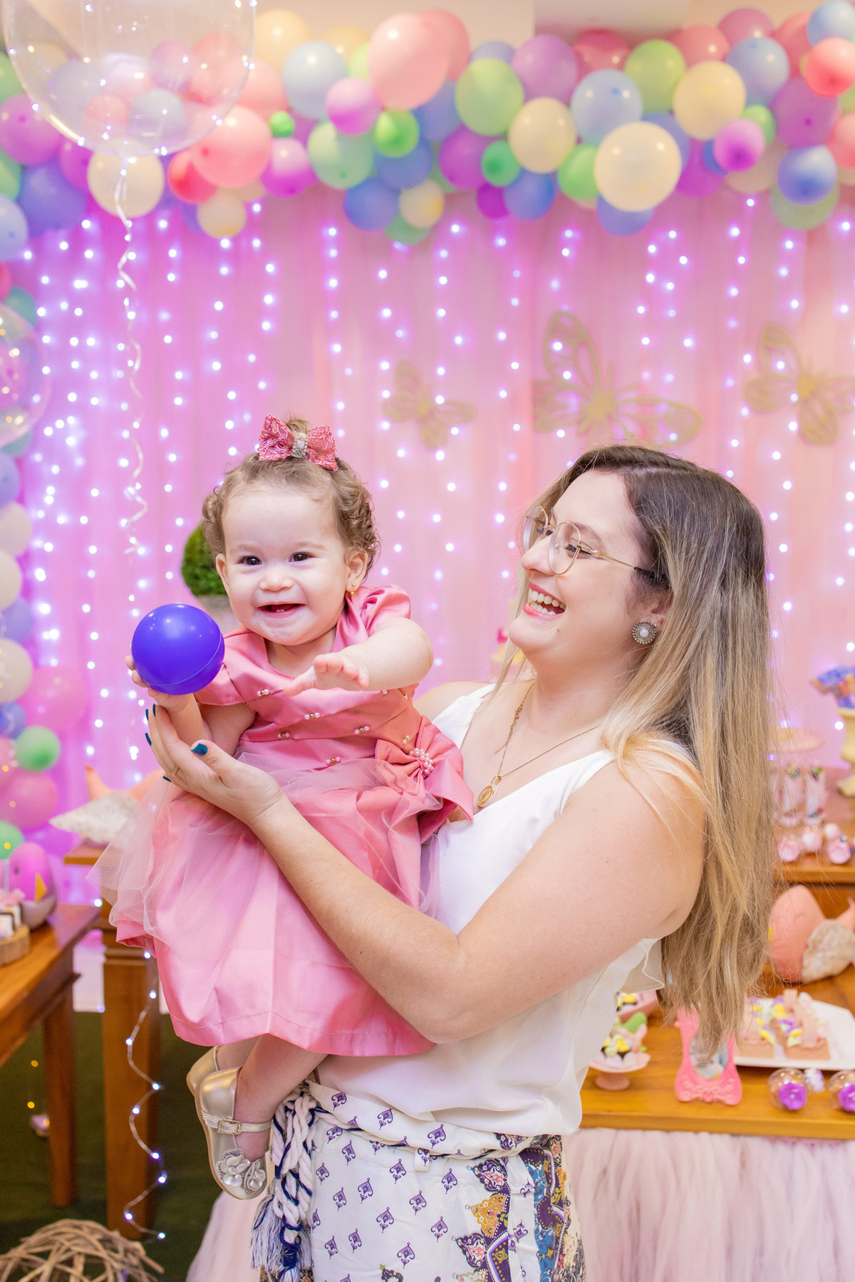 Buffet kolore, buffet infantil em bauru, aniversário infantil em bauru, decoração para aniversário infantil, festa infantil em bauru, decoração jardim encantado, fotografia de família, fotografo lifestyle, cortina de led