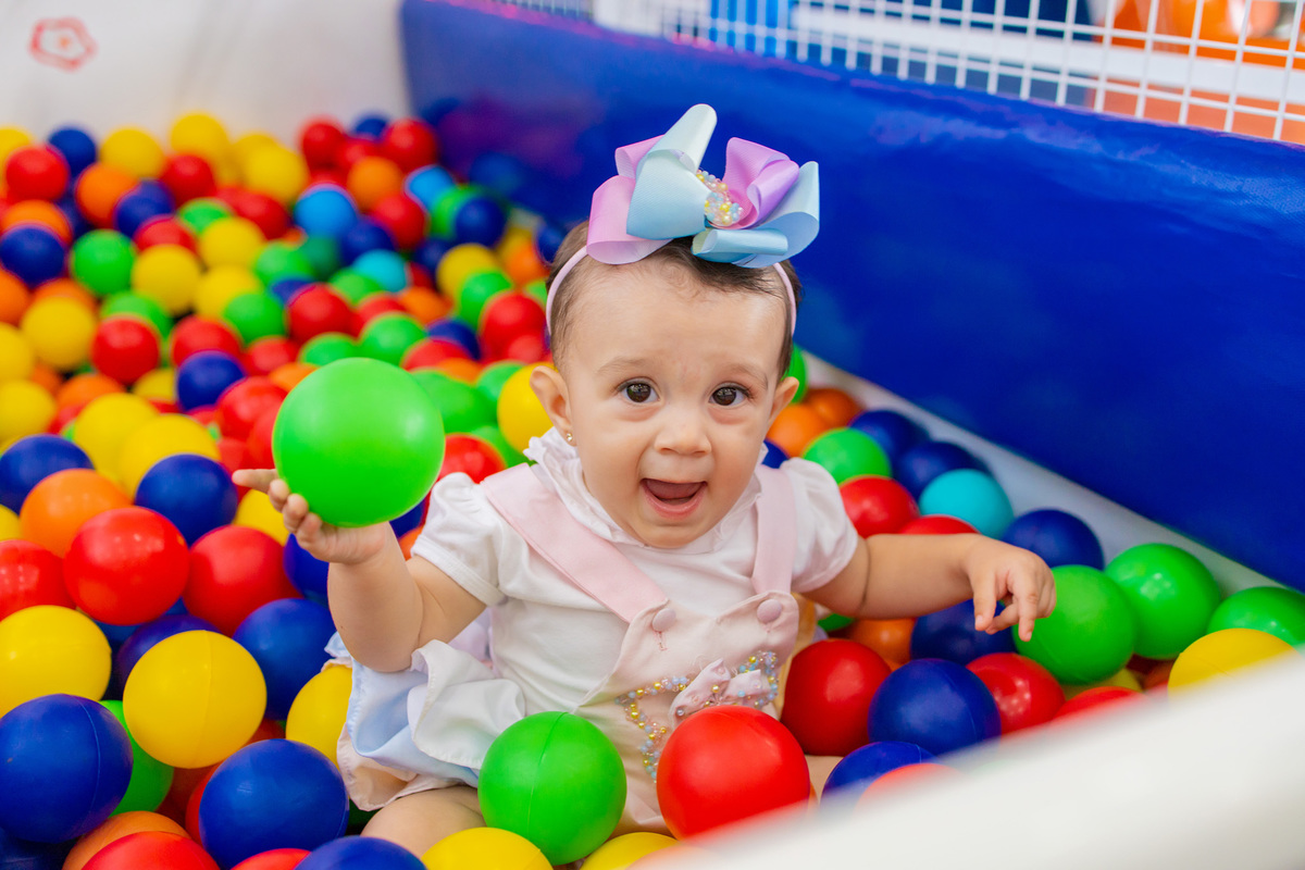 aniversário infantil em bauru, buffet infantil em bauru, buffet infantil, festa infantil, buffet pipoca, decoração para aniversário em bauru, fotografo lifestyle em bauru, fotografo em bauru, fotografo de criança, criança na piscina de bolinhas