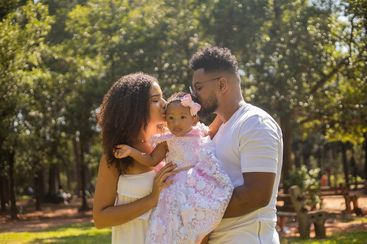 ensaio lifestyle, fotografo lifestyle em bauru, ensaio fotografico em bauru, ensaio em família em bauru, ensaio infantil em bauru, estudio fotografico em bauru, pais e filha beijo