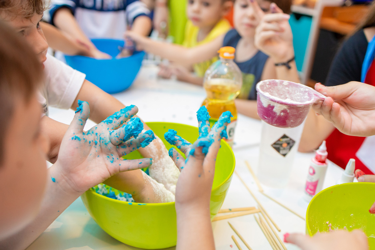 decoração fundo do mar em bauru, mesa barco, mam eventos, fotografo para aniversário infantil, fotografo de crianças, fazendo massinha