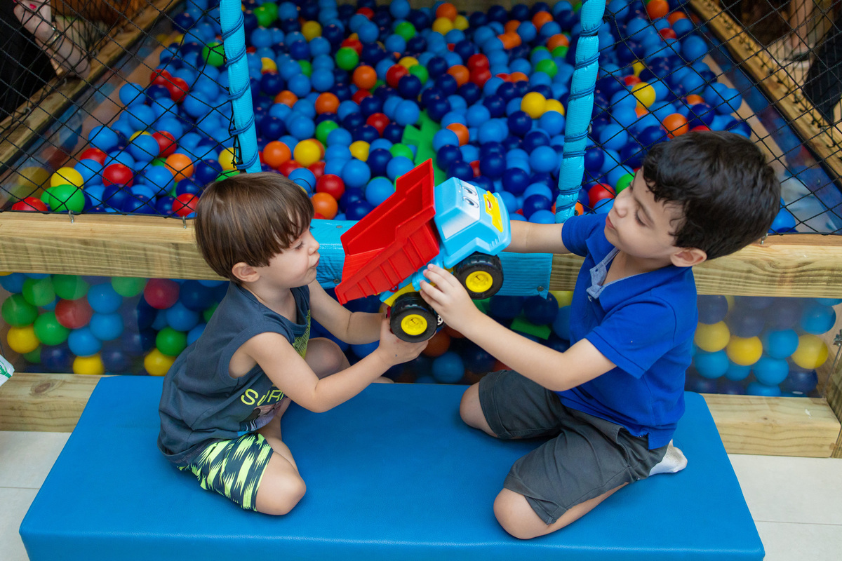 decoração fundo do mar em bauru, mesa barco, mam eventos, fotografo para aniversário infantil, fotografo de crianças, criançar brincando
