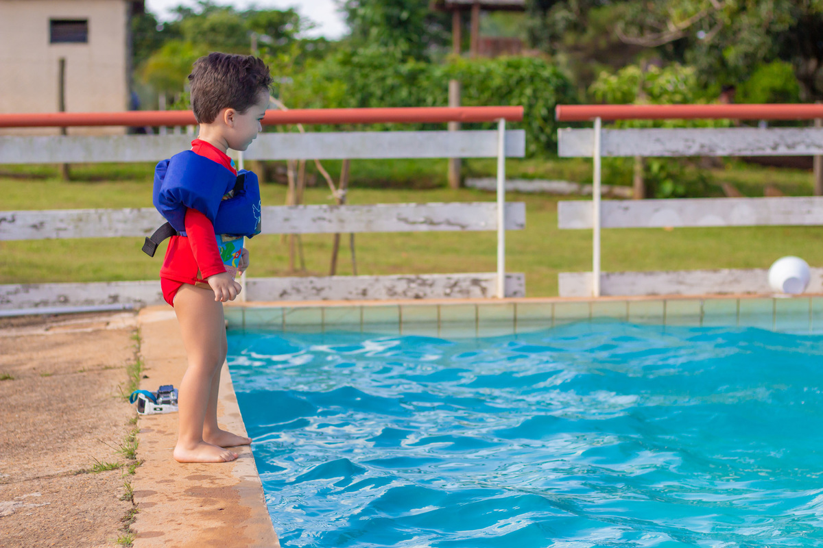 fotografo lifestyle em bauru, fotografia espontanea em bauru, fotografo de familia em bauru, fotografo de aniversário em bauru, aniversário infantil em bauru, aniversário ao ar livre, brincar na agua, piscina