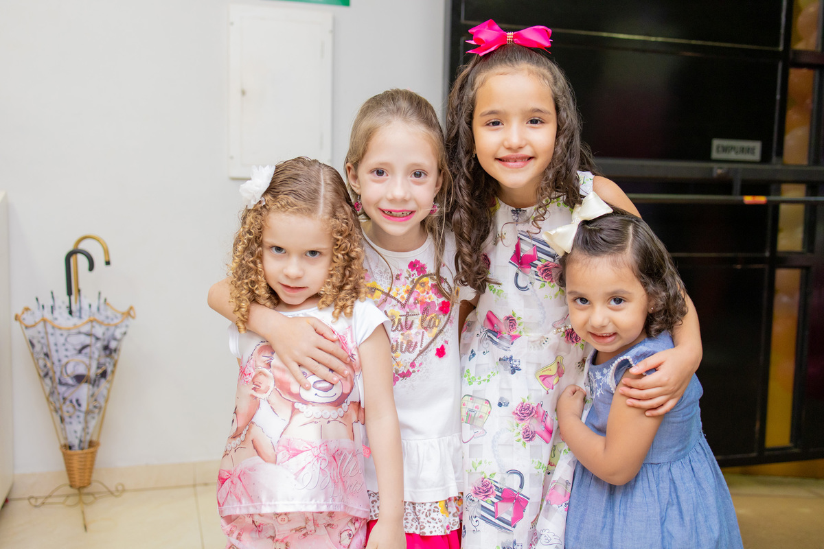 Aniversário infantil em bauru, buffet infantil em bauru, decoração para aniversário em bauru, festa tema lol, buffet pipoca, fotografo infantil, fotografo liffestyle, fotografo em bauru, foto com as amigas