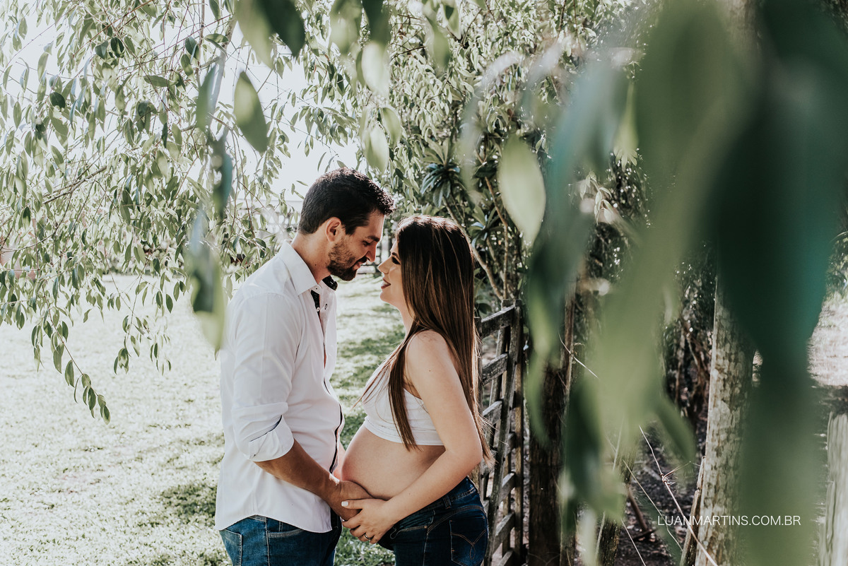 Gestante ao ar livre