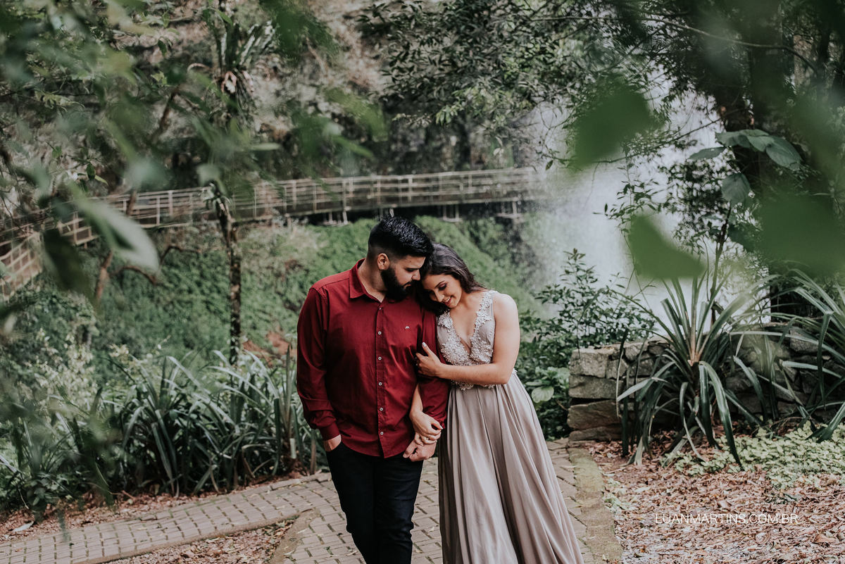 Pré casamento em cachoeira.