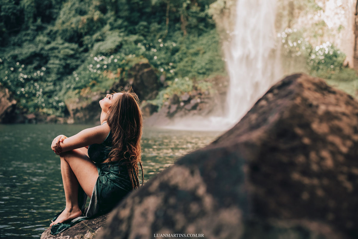 Ensaio com cachoeira