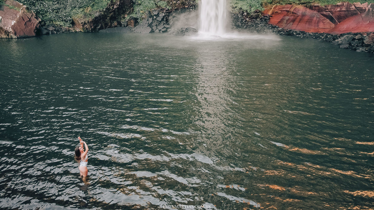 Ensaio de 15 anos na cachoeira.