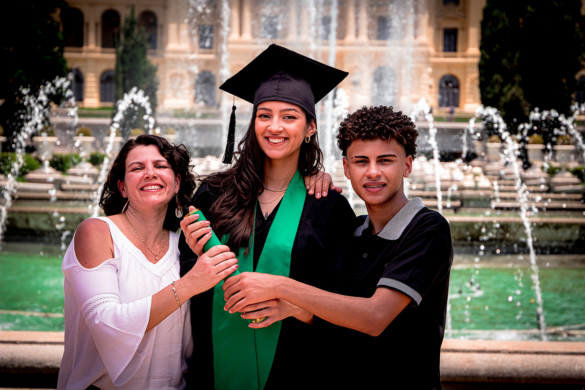 fotografo marco aurelio, ensaio formatura, medicina, enfermagem, ensaio museu do ipiranga, ensaio formatura museu do ipiranga, ipiranga, parque da independencia, ensaio formando, beca, ensaio em familia, fotografo no ipiranga, ensaio profissional