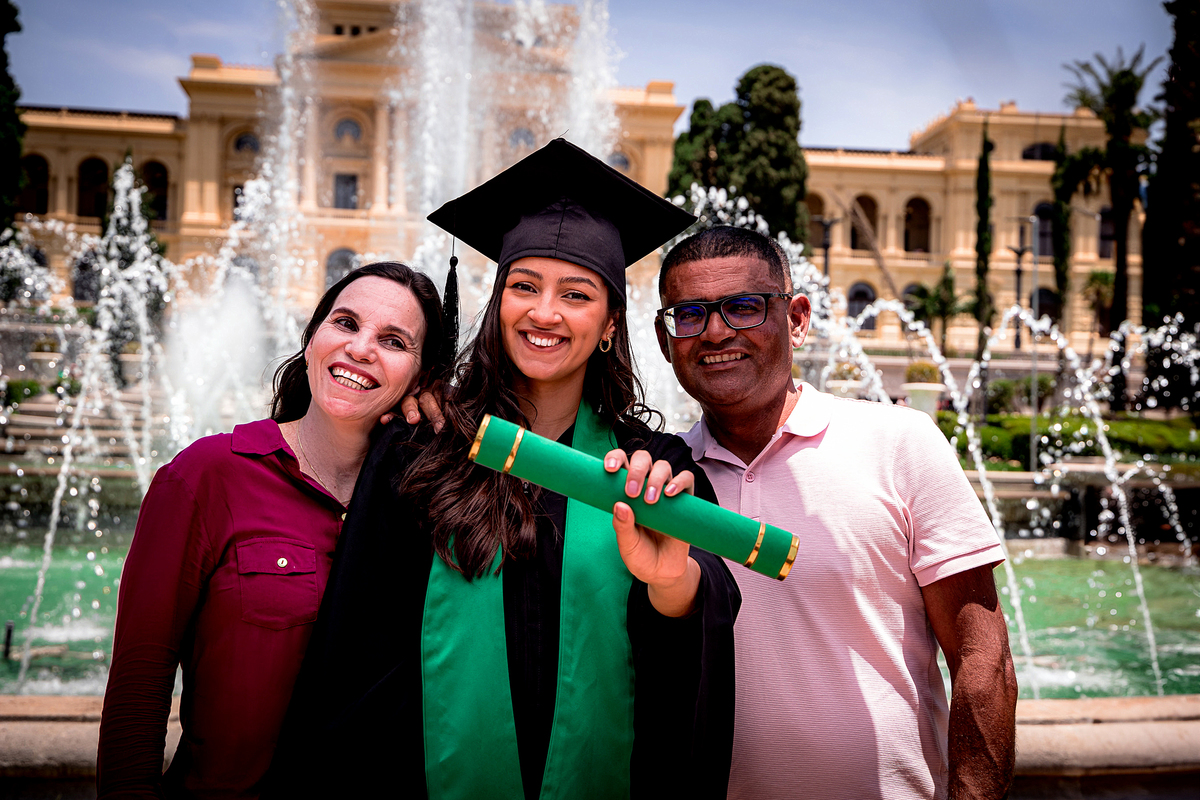 fotografo marco aurelio, ensaio formatura, medicina, enfermagem, ensaio museu do ipiranga, ensaio formatura museu do ipiranga, ipiranga, parque da independencia, ensaio formando, beca, ensaio em familia, fotografo no ipiranga, ensaio profissional