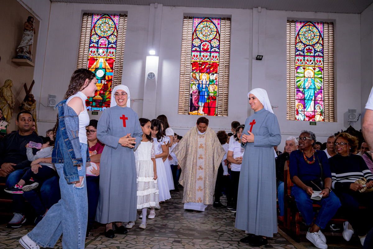 terno infantil, primeira comunhão igreja Paróquia Nossa Senhora dos Prazeres evento familia fotografo em sao paulo zona norte cerimonia religiosa