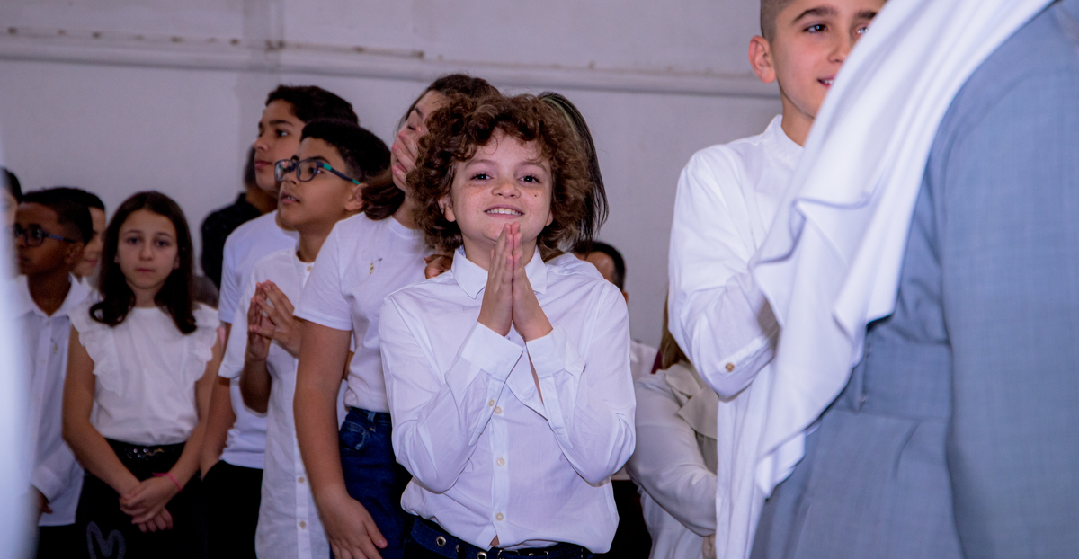 terno infantil, primeira comunhão igreja Paróquia Nossa Senhora dos Prazeres evento familia fotografo em sao paulo zona norte cerimonia religiosa