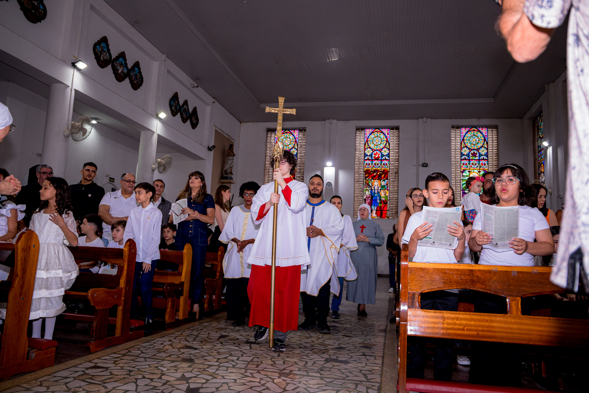 terno infantil, primeira comunhão igreja Paróquia Nossa Senhora dos Prazeres evento familia fotografo em sao paulo zona norte cerimonia religiosa