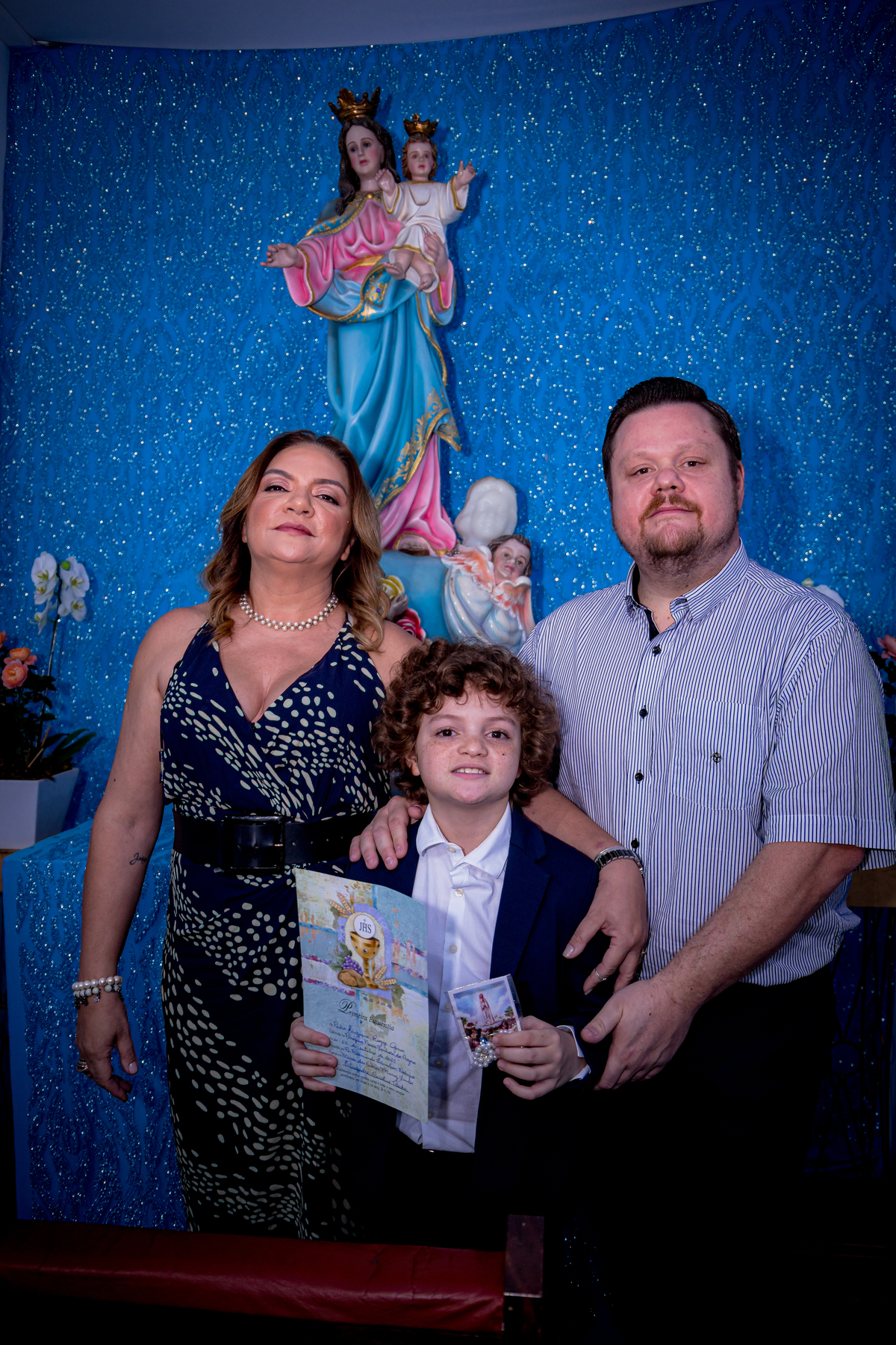 terno infantil, primeira comunhão igreja Paróquia Nossa Senhora dos Prazeres evento familia fotografo em sao paulo zona norte cerimonia religiosa mae familia pai