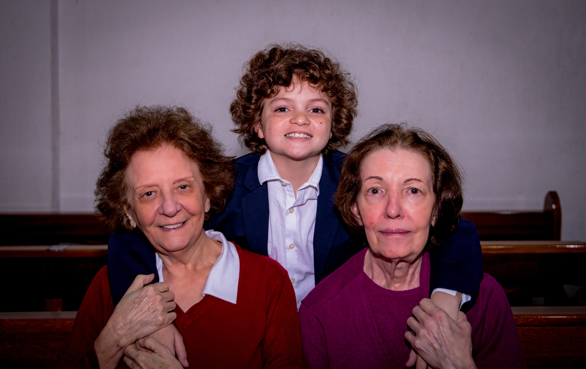 terno infantil, primeira comunhão igreja Paróquia Nossa Senhora dos Prazeres evento familia fotografo em sao paulo zona norte cerimonia religiosa mae familia pai dindas