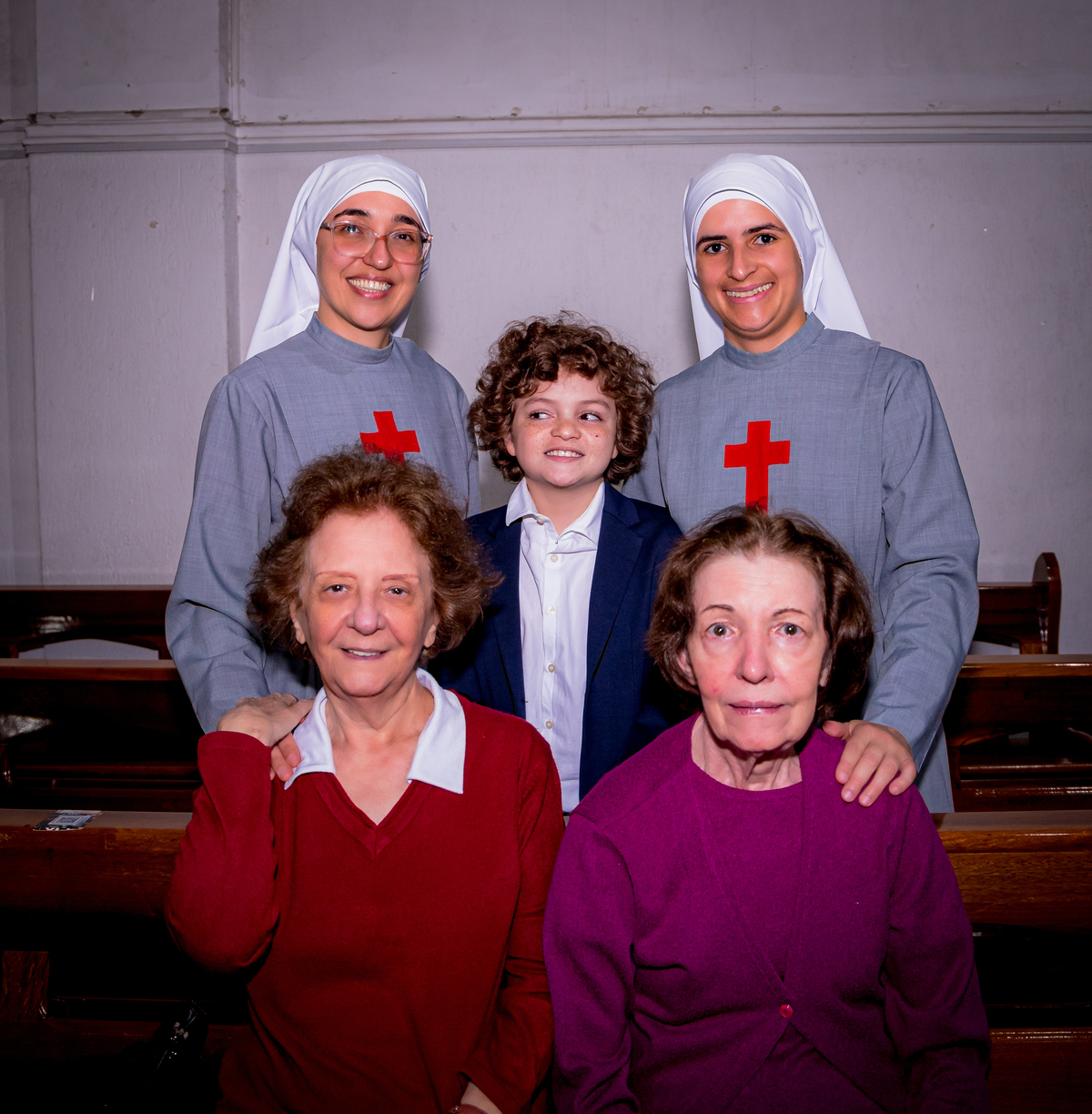 terno infantil, primeira comunhão igreja Paróquia Nossa Senhora dos Prazeres evento familia fotografo em sao paulo zona norte cerimonia religiosa mae familia pai dindas freira