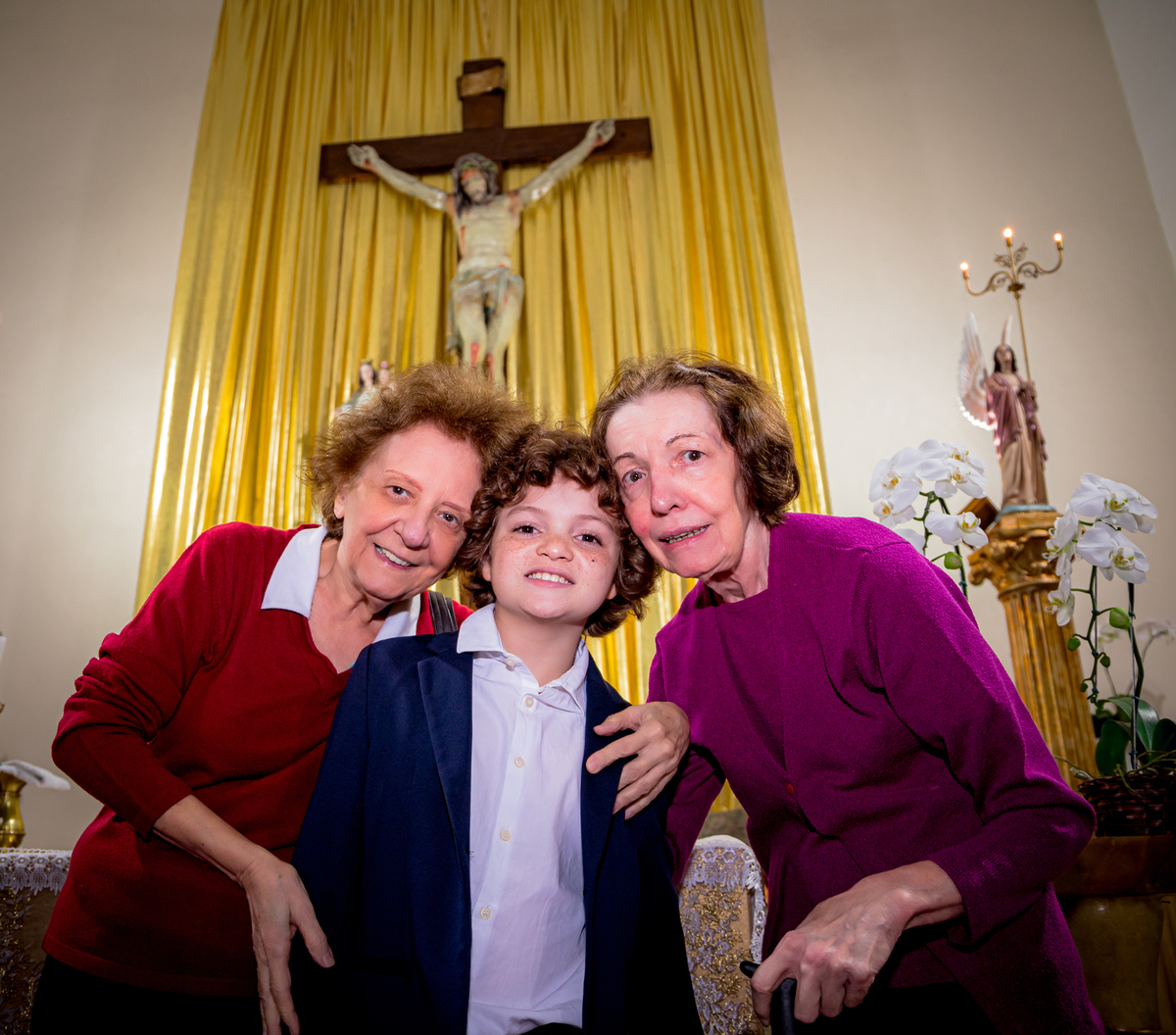 terno infantil, primeira comunhão igreja Paróquia Nossa Senhora dos Prazeres evento familia fotografo em sao paulo zona norte cerimonia religiosa mae familia pai dindas
