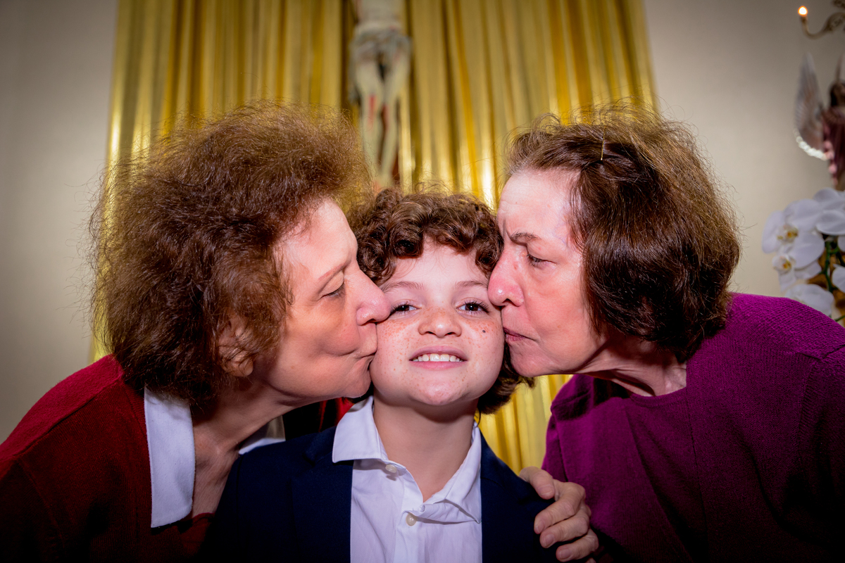 terno infantil, primeira comunhão igreja Paróquia Nossa Senhora dos Prazeres evento familia fotografo em sao paulo zona norte cerimonia religiosa mae familia pai dindas