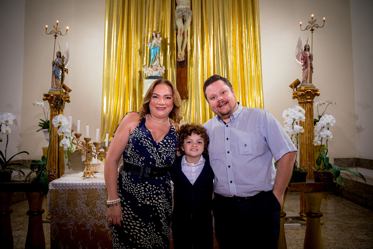terno infantil, primeira comunhão igreja Paróquia Nossa Senhora dos Prazeres evento familia fotografo em sao paulo zona norte cerimonia religiosa mae familia pai