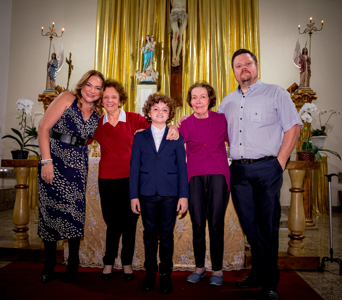 terno infantil, primeira comunhão igreja Paróquia Nossa Senhora dos Prazeres evento familia fotografo em sao paulo zona norte cerimonia religiosa mae familia pai dindas